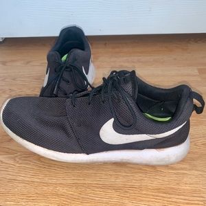 Women’s Nike Roshes SOLD